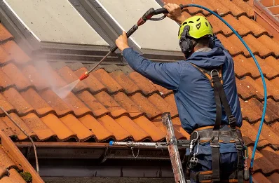 Démoussage et hydrofuge de toiture aux Baux-de-Breteuil